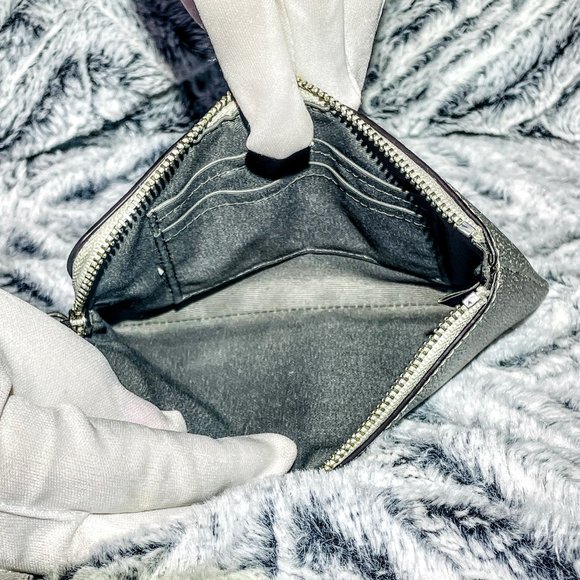 NWOT - COACH SILVER/SILVER CORNER ZIP WRISTLET (F21070) - Picture 3 of 3